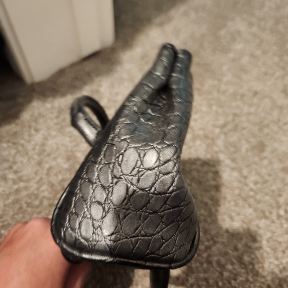 Vintage Guess clutch purse with handles - Picture 9 of 13